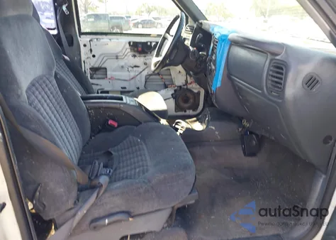 1999 Chevrolet S-10 Ls из США, поврежденный, VIN 1GCCT19W9XK187335